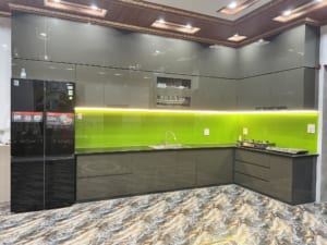 Thi Công Tủ Bếp Cho Vợ Chồng Trẻ – Giải Pháp Hiện Đại Từ Đội Thi Công Nội Thất AHM 13