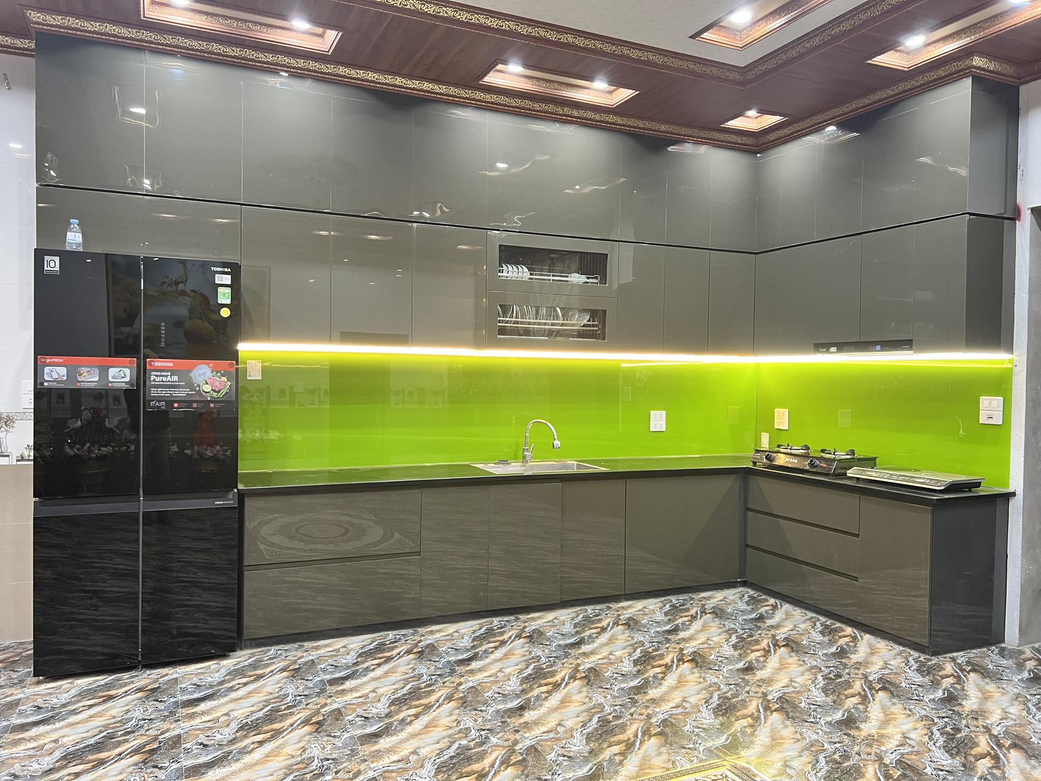 Thi Công Lắp Tủ Bếp Nhựa Cao Cấp – Bền Đẹp, Chống Mối Mọt, Giá Hợp Lý 1