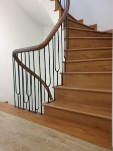 cầu thang gỗ nhựa