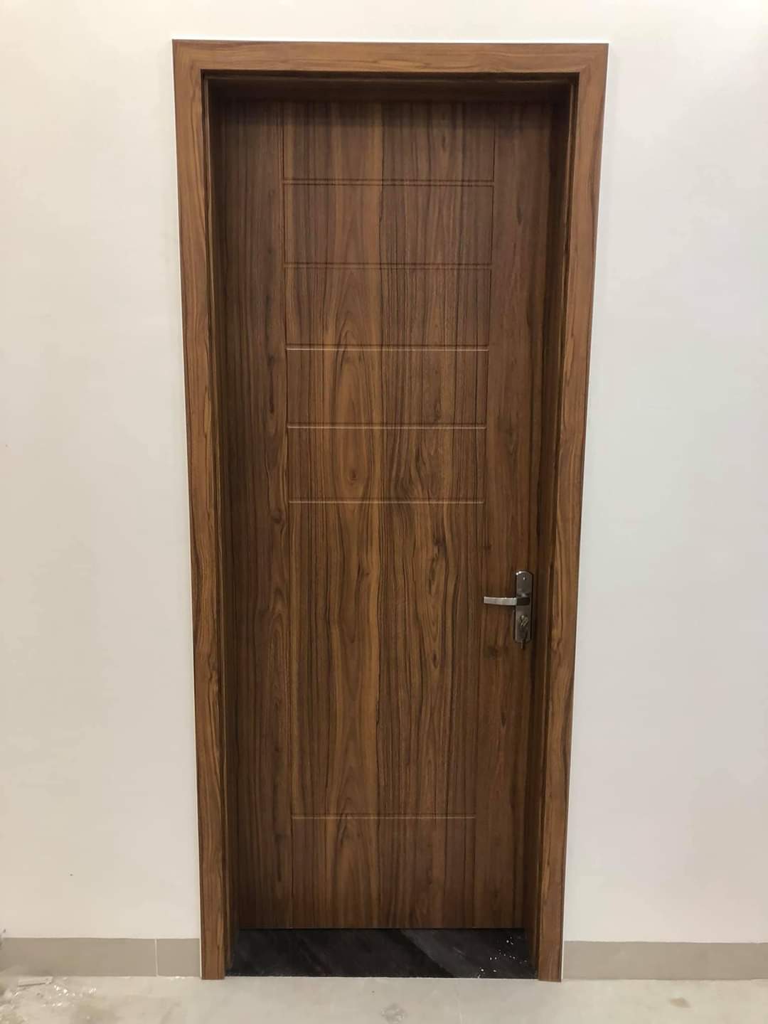 Cửa Soi Huỳnh Âm Composite – Tinh Tế Đến Từng Đường Cắt 1