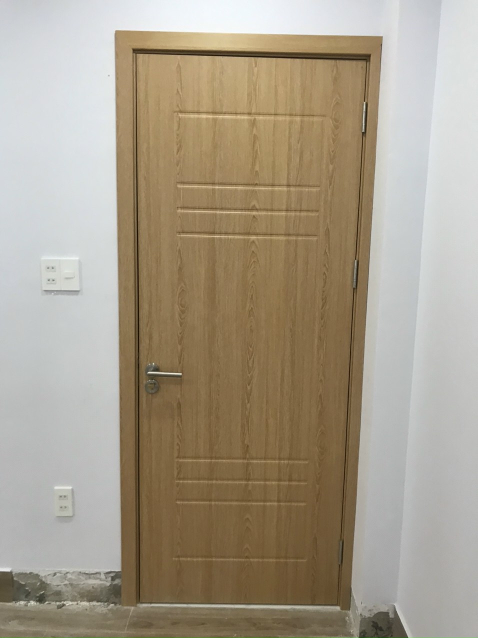 Cửa Soi Huỳnh Âm Composite – Tinh Tế Đến Từng Đường Cắt 7