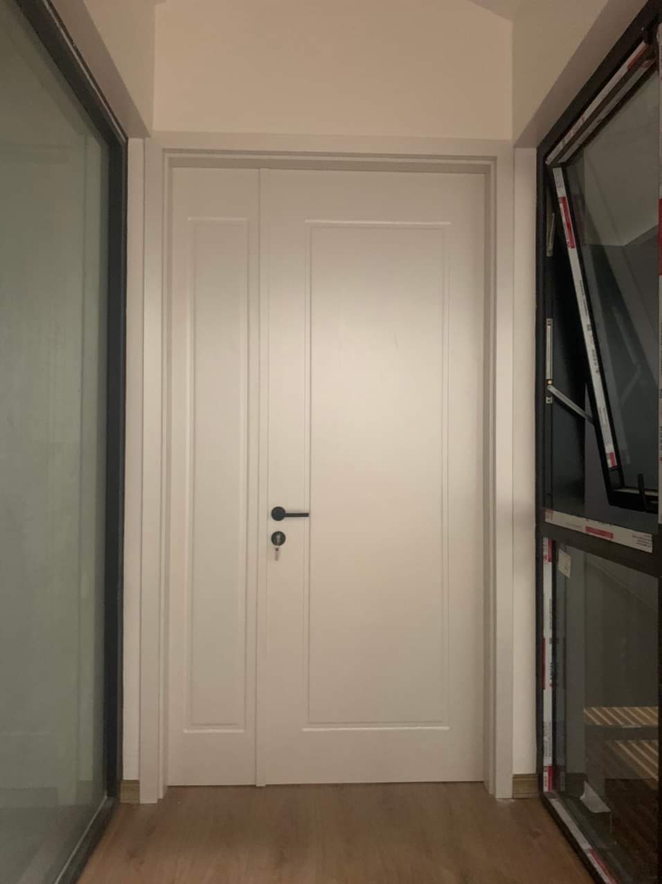 Cửa Soi Huỳnh Âm Composite – Tinh Tế Đến Từng Đường Cắt 4